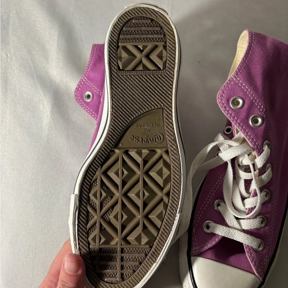 New Mens size 5 converse shoes, #K1005